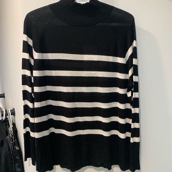 Black and white stripped long sleeve - Picture 1 of 1